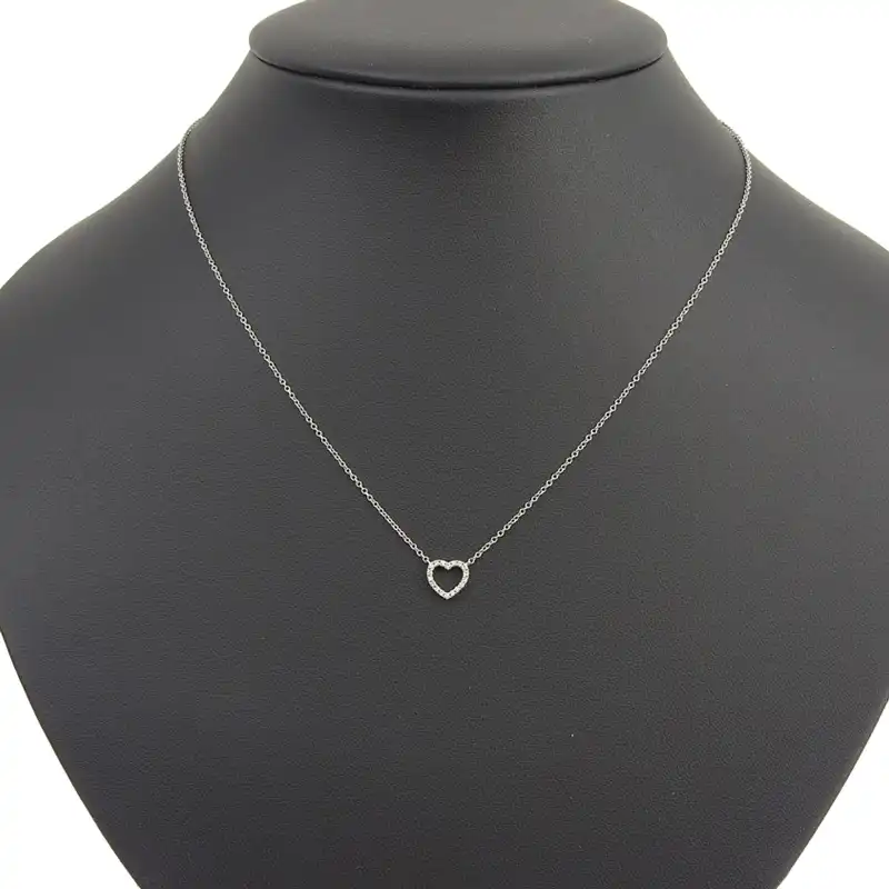 http://ティファニー%20TIFFANY%20&%20Co.%20メトロハートネックレス%20ダイヤモンド%20K18WG%20中古%20TI0144