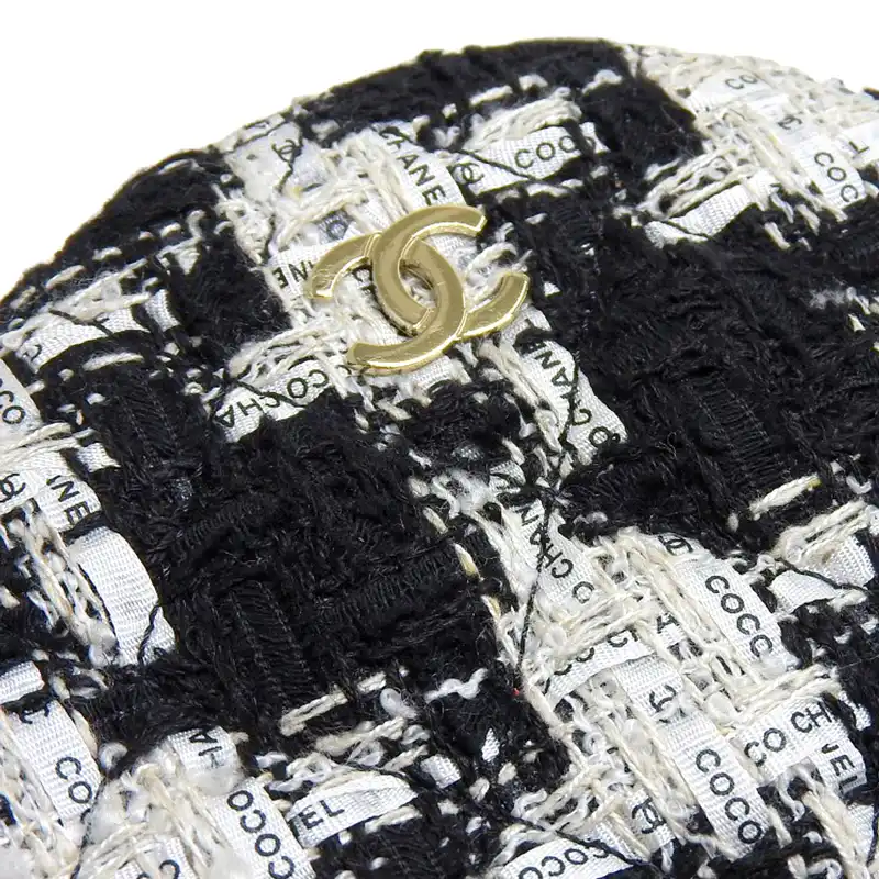 http://シャネル%20CHANEL%20マトラッセ%20ショルダーバッグ%20チェーンショルダー%20ツイード%20ホワイト%20ブラック%2029番台%20中古%20CH0982