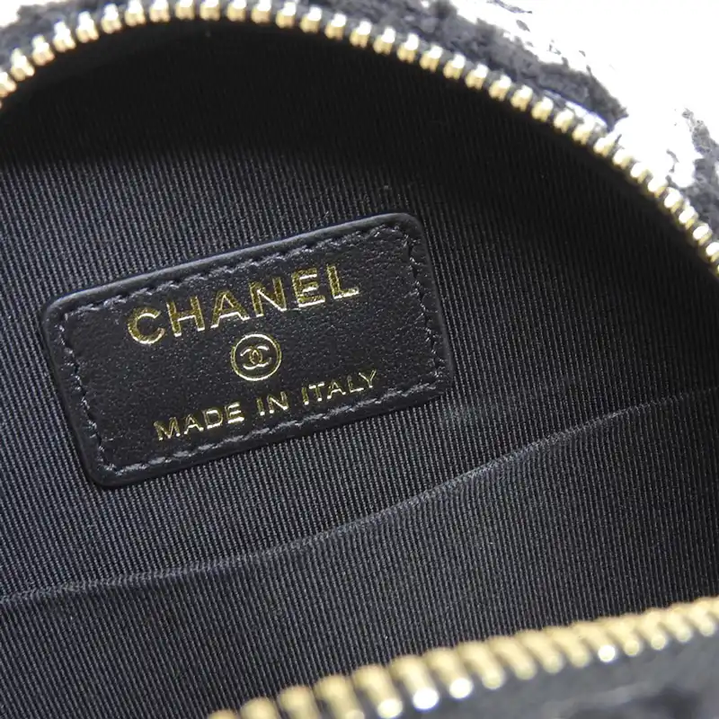 http://シャネル%20CHANEL%20マトラッセ%20ショルダーバッグ%20チェーンショルダー%20ツイード%20ホワイト%20ブラック%2029番台%20中古%20CH0982