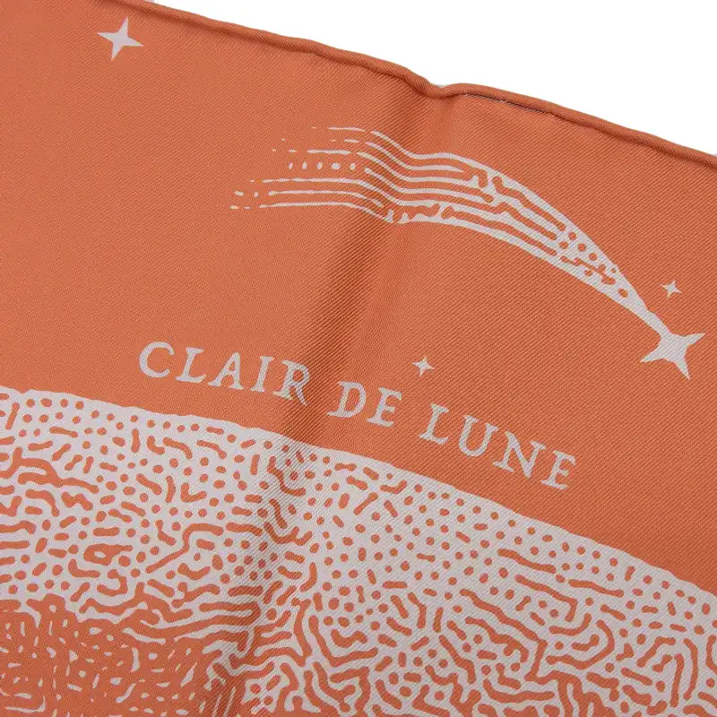 http://エルメス%20HERMES%20カレ90%20CLIAR%20DE%20LUNA%20「月光」ダブルフェイス%20リバーシブル%20スカーフ%20シルク%20オレンジ/グレー%20中古%20HE1007