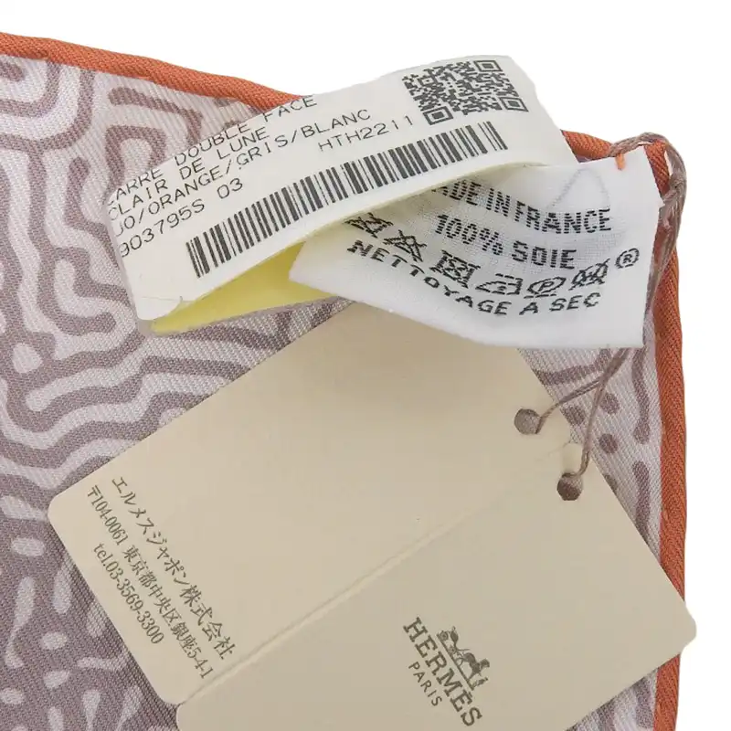 http://エルメス%20HERMES%20カレ90%20CLIAR%20DE%20LUNA%20「月光」ダブルフェイス%20リバーシブル%20スカーフ%20シルク%20オレンジ/グレー%20中古%20HE1007