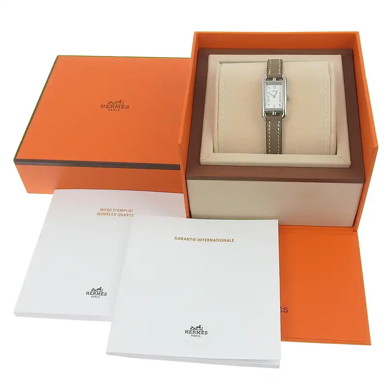 http://エルメス%20HERMES%20ナンタケットPM%20レディース%20クォーツ%20腕時計%20SS/革%20ホワイト文字盤%20U刻印%202022年%20NA2.110%20中古%20HE1010
