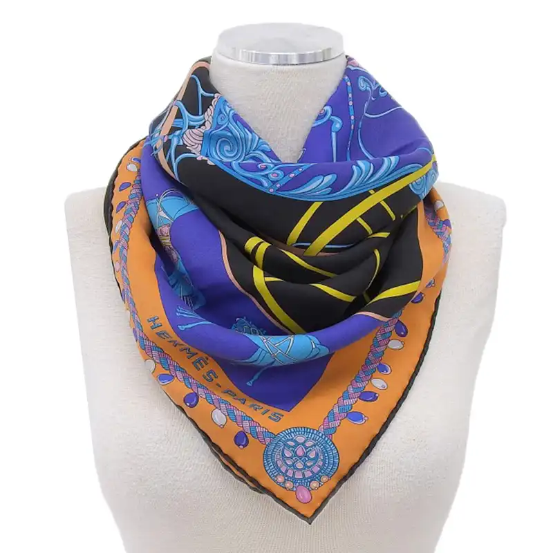 http://エルメス%20HERMES%20カレ90%20COUPE%20DE%20GALA%20「クーペドゥガラ」%20スカーフ%20シルク%20ブラック/ブルー/オレンジ%20美品%20HE1108