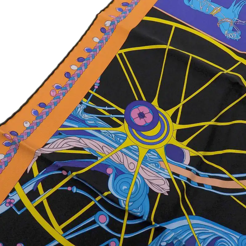 http://エルメス%20HERMES%20カレ90%20COUPE%20DE%20GALA%20「クーペドゥガラ」%20スカーフ%20シルク%20ブラック/ブルー/オレンジ%20美品%20HE1108