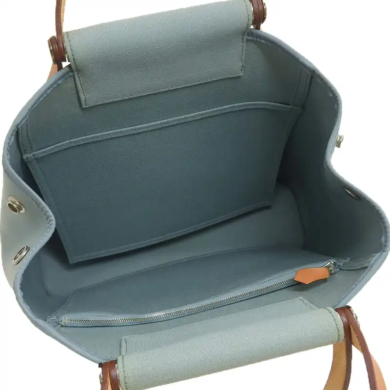 http://エルメス%20HERMES%20カバックPM%20トートバッグ%20ハンドバッグ%202WAYバッグ%20キャンバス/レザー%20ブルー%20□M刻印%202009年%20中古%20HE1110