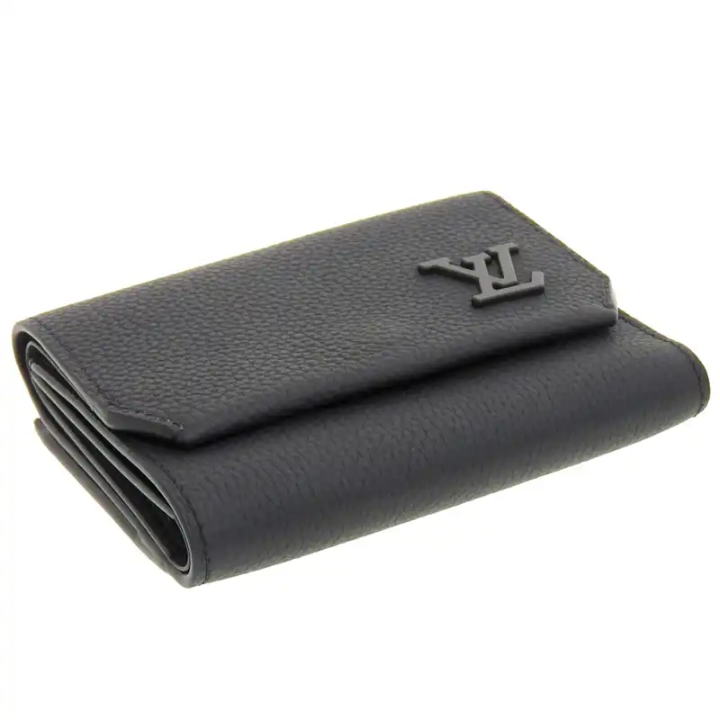 http://ルイヴィトン%20LOUIS%20VUITTON%20ポルトフォイユ・パイロット%20LVアエログラム%20三つ折り財布%20レザー%20ブラック%20M81740%20中古%20LV1666