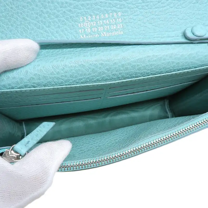 http://メゾンマルジェラ%20Maison%20Margiela%20チェーンウォレット%204ステッチ%20財布%20ショルダーバッグ%20レザー%20ブルー%20中古%20OB2238
