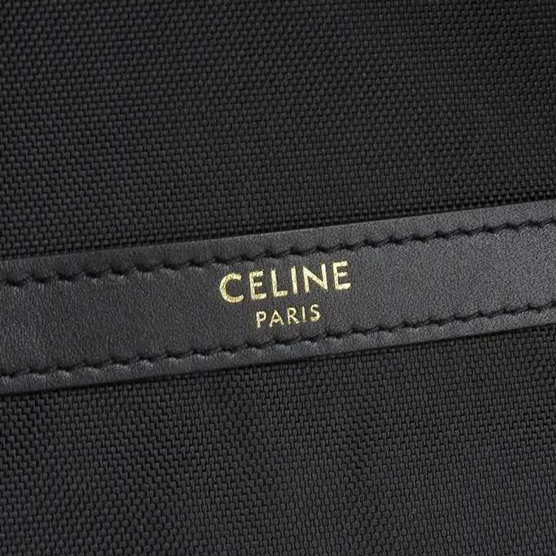 http://セリーヌ%20CELINE%20クリスチャン・マークレーコラボ%20バックパック%20リュックサック%20キャンバス/レザー%20ホワイト/ブラック%20中古%20OB2240