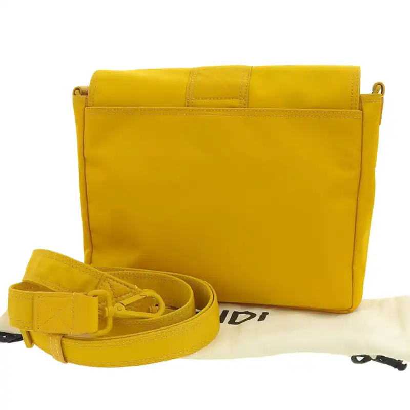 http://フェンディ%20FENDI%20バケット%20メッセンジャーバッグ%20ショルダーバッグ%20斜め掛け%20ナイロン%20イエロー%207VA537%20中古%20OB2241
