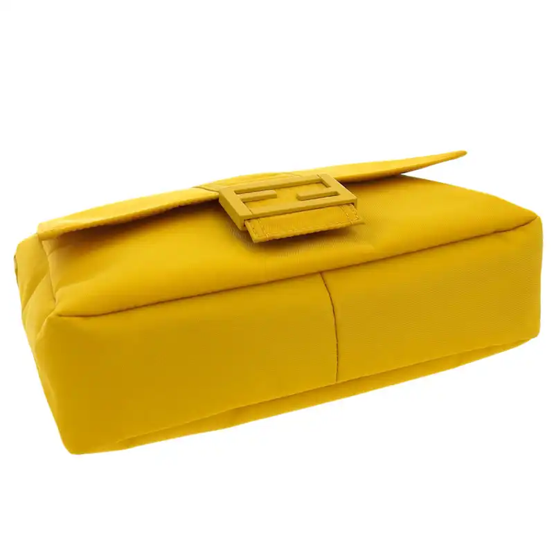http://フェンディ%20FENDI%20バケット%20メッセンジャーバッグ%20ショルダーバッグ%20斜め掛け%20ナイロン%20イエロー%207VA537%20中古%20OB2241