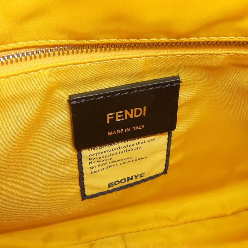 http://フェンディ%20FENDI%20バケット%20メッセンジャーバッグ%20ショルダーバッグ%20斜め掛け%20ナイロン%20イエロー%207VA537%20中古%20OB2241