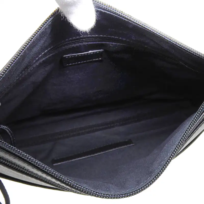 http://バレンシアガ%20BALENCIAGA%20サコッシュ%20ショルダーバッグ%20斜め掛け%20レザー%20ブラック%20673169%20美品%20OB2243