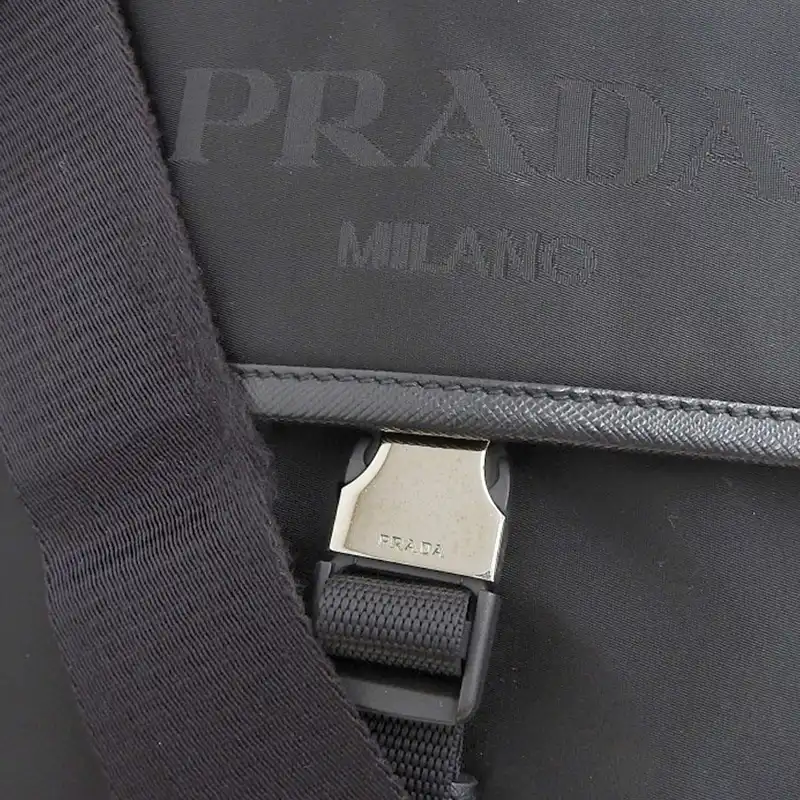 http://プラダ%20PRADA%20ショルダーバッグ%20斜め掛けショルダー%20ナイロン/レザー%20ブラック%202VH269%20中古%20OB2247