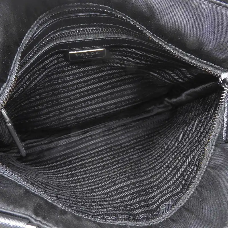 http://プラダ%20PRADA%20ショルダーバッグ%20斜め掛けショルダー%20ナイロン/レザー%20ブラック%202VH269%20中古%20OB2247