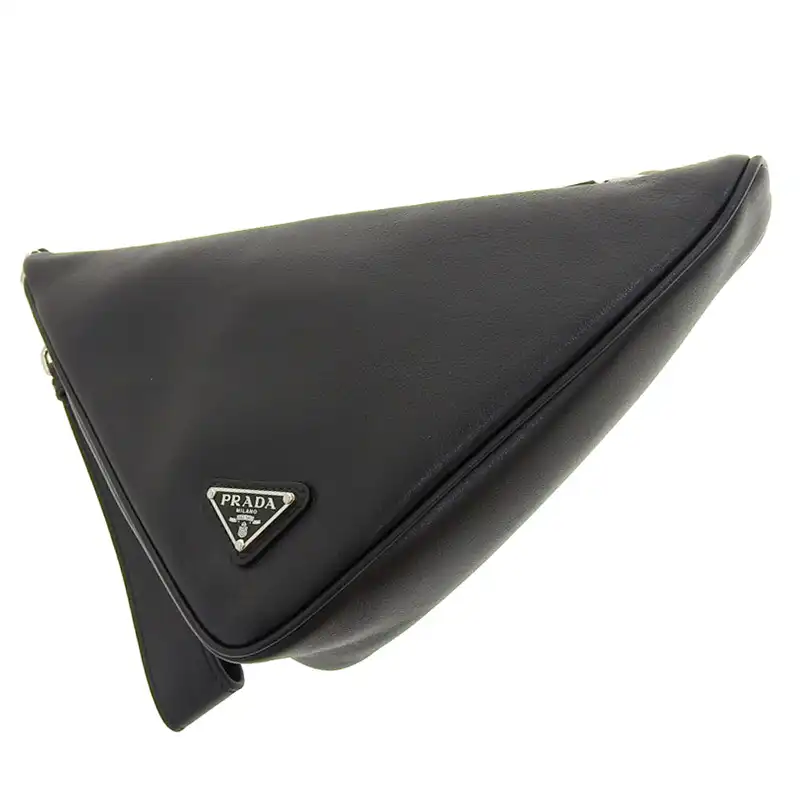 http://プラダ%20PRADA%20クラッチバッグ%20トライアングル%20セカンドバッグ%20ポーチ%20レザー%20ブラック%201NE039%20中古%20OB2252