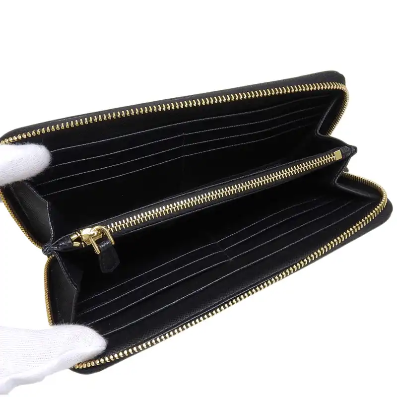 http://プラダ%20PRADA%20ラウンドファスナー%20長財布%20ナイロン/レザー%20ブラック%20中古%20OBB0581