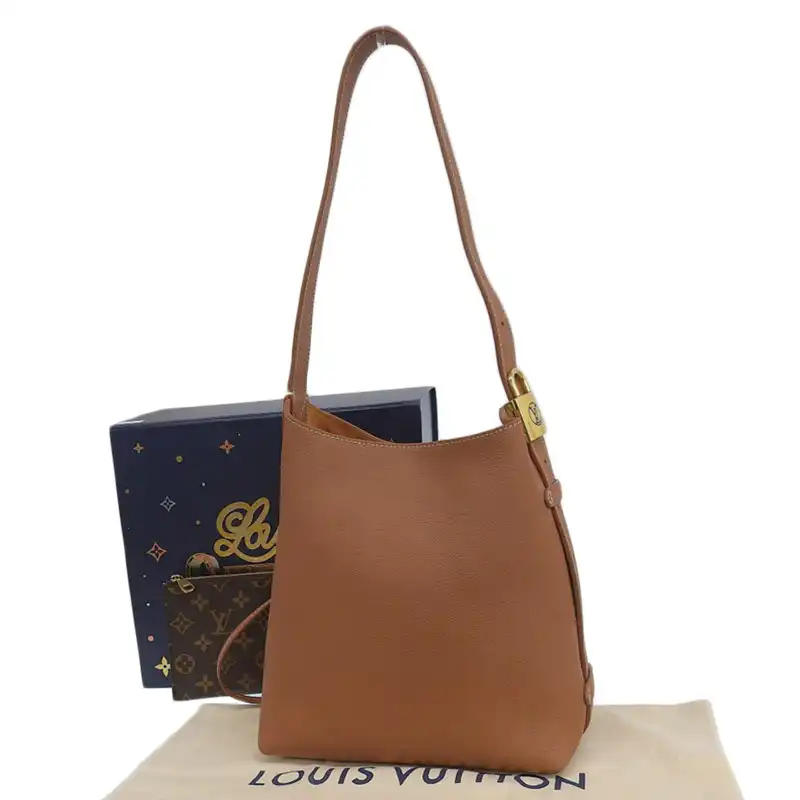 http://ルイヴィトン%20LOUIS%20VUITTON%20ロウキー・ホーボーPM%20ショルダーバッグ%20レザー%20コニャック%20M25354%20中古%20LV1669