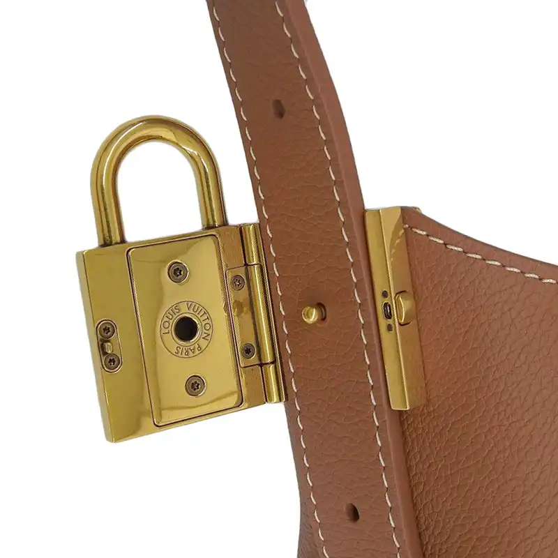 http://ルイヴィトン%20LOUIS%20VUITTON%20ロウキー・ホーボーPM%20ショルダーバッグ%20レザー%20コニャック%20M25354%20中古%20LV1669