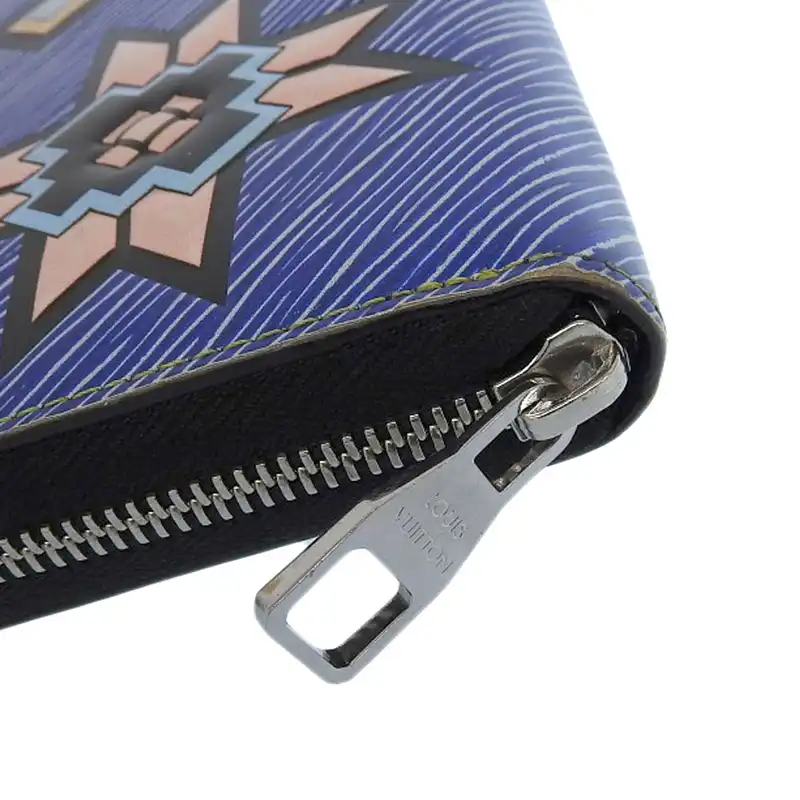 http://ルイヴィトン%20LOUIS%20VUITTON%20エピ%20デニム%20サマー・スターダスト%20ジッピーウォレット%20長財布%20ブルー%20M61494%20中古%20LV1680