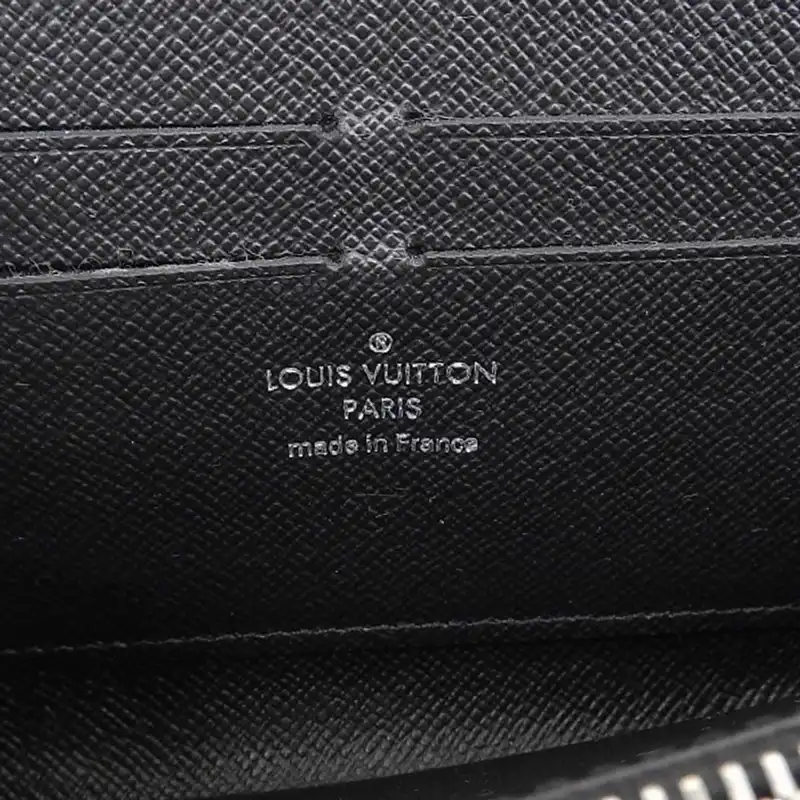 http://ルイヴィトン%20LOUIS%20VUITTON%20エピ%20デニム%20サマー・スターダスト%20ジッピーウォレット%20長財布%20ブルー%20M61494%20中古%20LV1680
