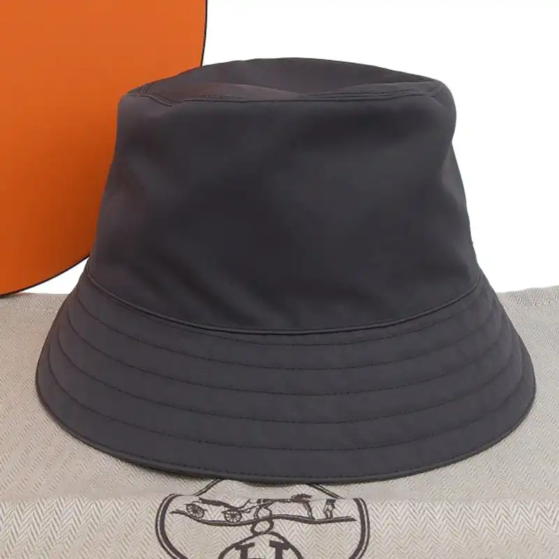http://エルメス%20HERMES%20バケットハット%20帽子%20ナイロン%20グレー%20#58%20中古%20HE1032