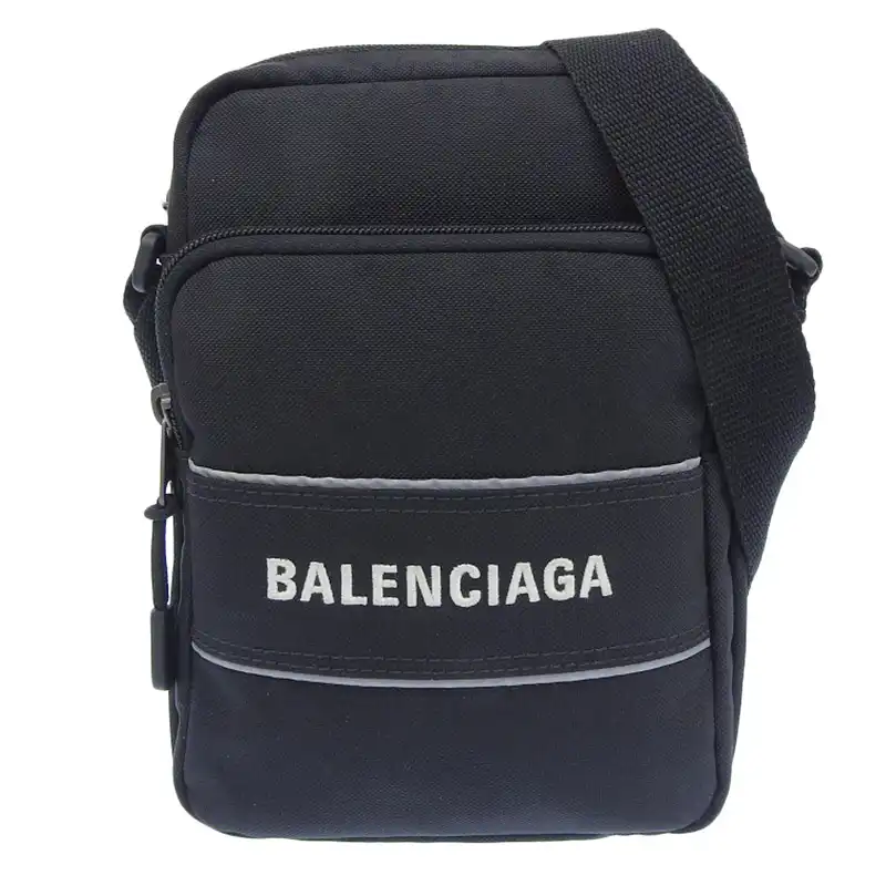 http://バレンシアガ%20BALENCIAGA%20スポーツメッセンジャーバッグ%20ショルダーバッグ%20ナイロン%20ブラック%20638657%20中古%20OB2452