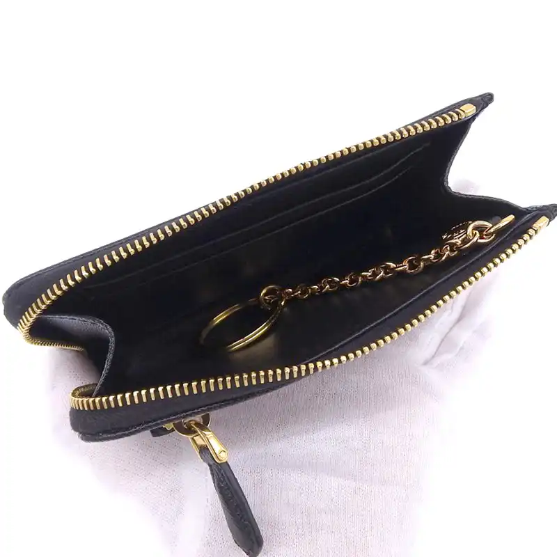 http://プラダ%20PRADA%20キーケース%20カードホルダー%20コインケース%20サフィアーノ%20レザー%20ブラック%201PP122%20中古%20OBB0607