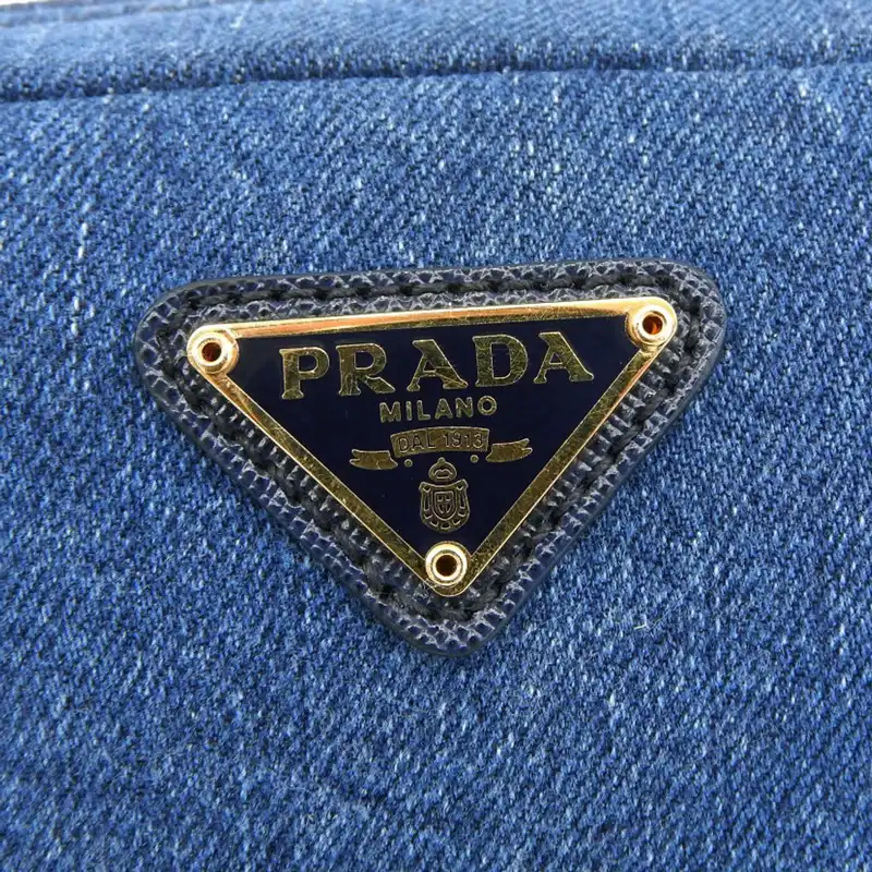 http://プラダ%20PRADA%20ポーチ%20デニム%20ブルー%201NA021%20中古%20OBB0609
