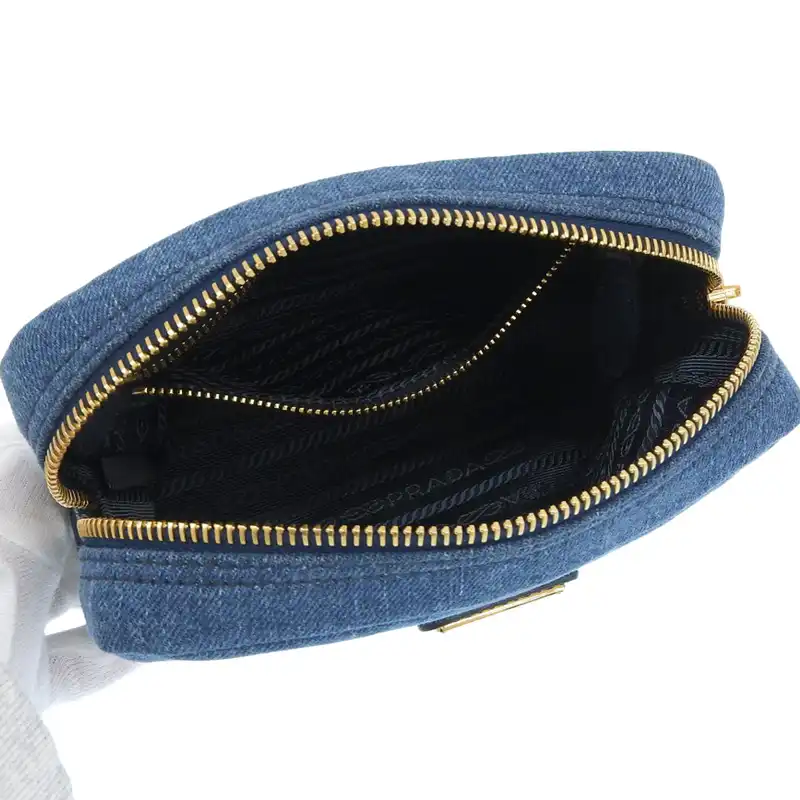 http://プラダ%20PRADA%20ポーチ%20デニム%20ブルー%201NA021%20中古%20OBB0609