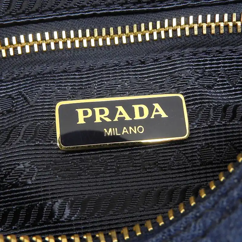 http://プラダ%20PRADA%20ポーチ%20デニム%20ブルー%201NA021%20中古%20OBB0609
