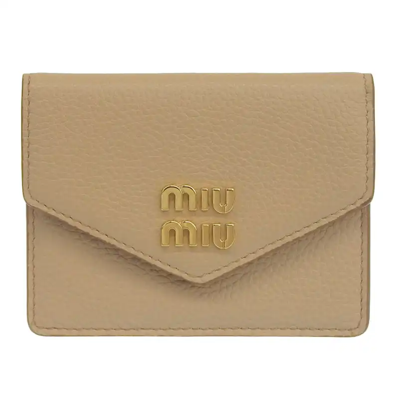 http://ミュウミュウ%20MIUMIU%20ヴィッテロダイノ%20カードケース%20名刺入れ%20レザー%20ベージュ%205MF031%20中古%20OBB0611