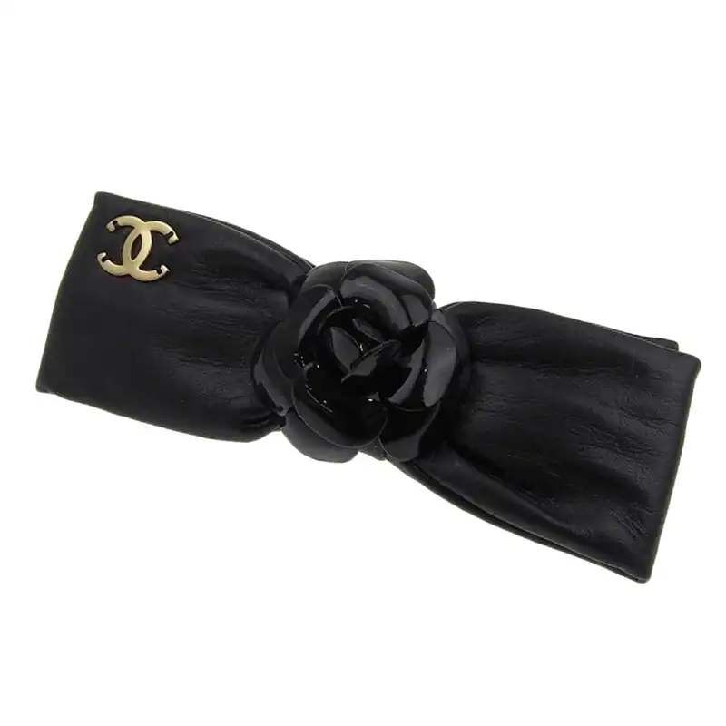 http://シャネル%20CHANEL%20バレッタ%20ヘアアクセサリー%20ココマーク%20カメリア%20GP/レザー%20ブラック%20A20A%20中古%20CH1020