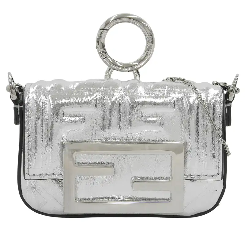 http://フェンディ%20FENDI%20ナノバゲット%20バッグチャーム%20ショルダーバッグ%20チェーンショルダー%20レザー%20シルバー%207AS045%20中古%20OBB0649