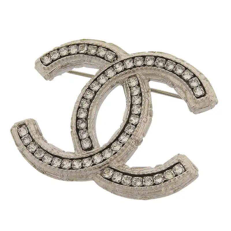http://シャネル%20CHANEL%20ココマーク%20ラインストーン%20ブローチ%20シルバー色%20A13K%20中古%20CH1122