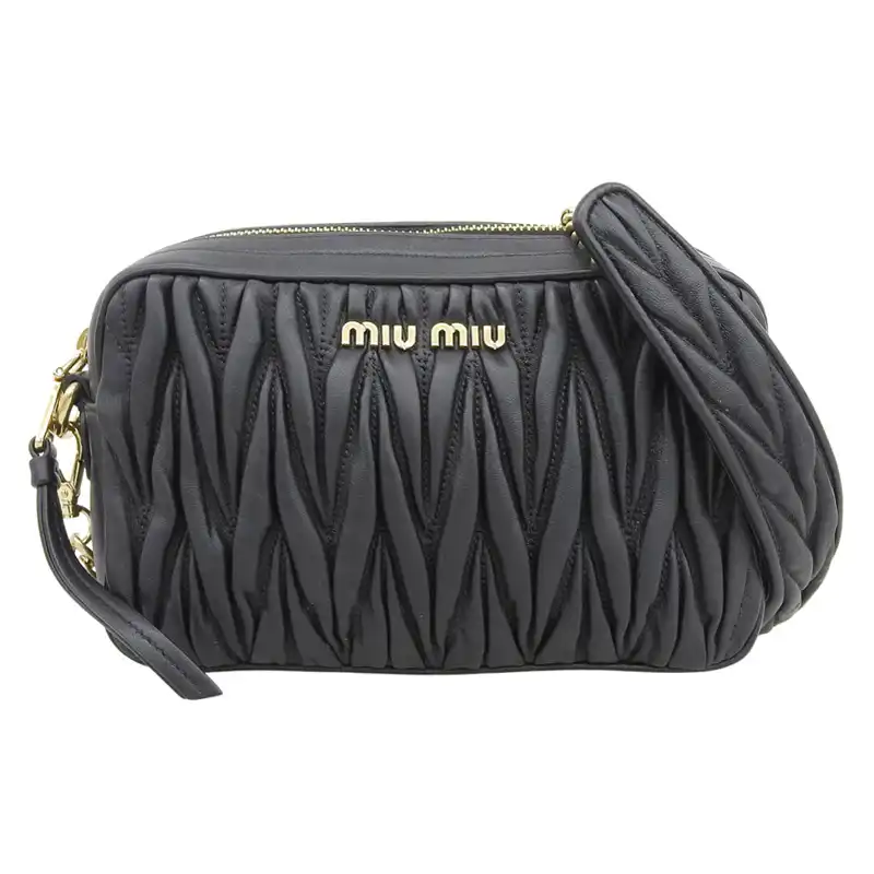http://ミュウミュウ%20MIUMIU%20マテラッセ%20ショルダーバッグ%20チェーンショルダー%20レザー%20ブラック%205BH118%20中古%20OB2743