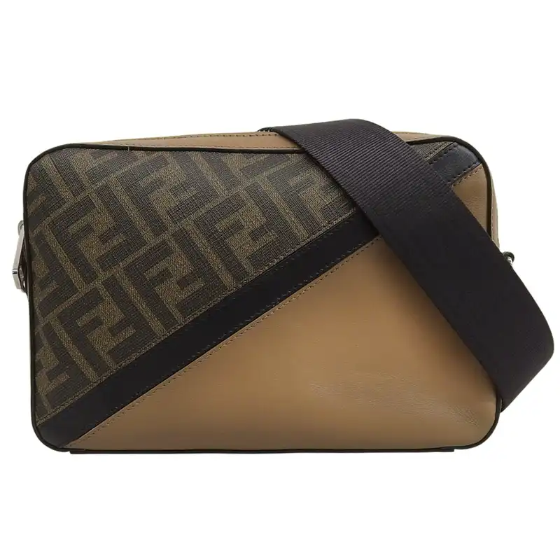 http://フェンディ%20FENDI%20ズッカ%20カメラケース%20ショルダーバッグ%20PVC/レザー%20ブラウン%207M0286%20中古%20OB2771
