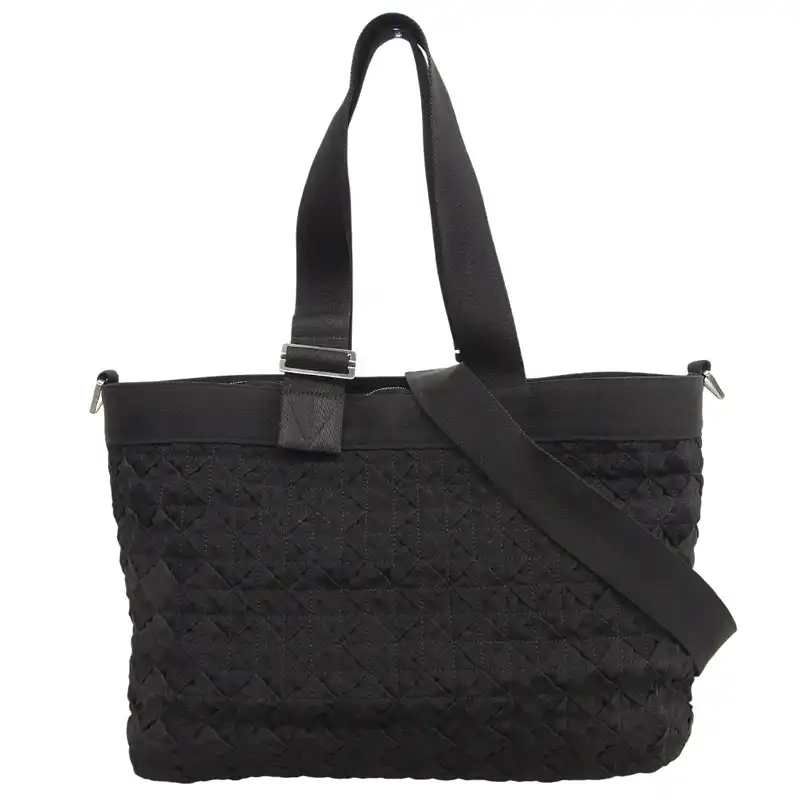 http://ボッテガヴェネタ%20BOTTEGA%20VENETA%20イントレチャート%20ウェビング%202WAY%20トート%20ショルダーバッグ%20キャンバス%20ブラック%20中古%20OB2776