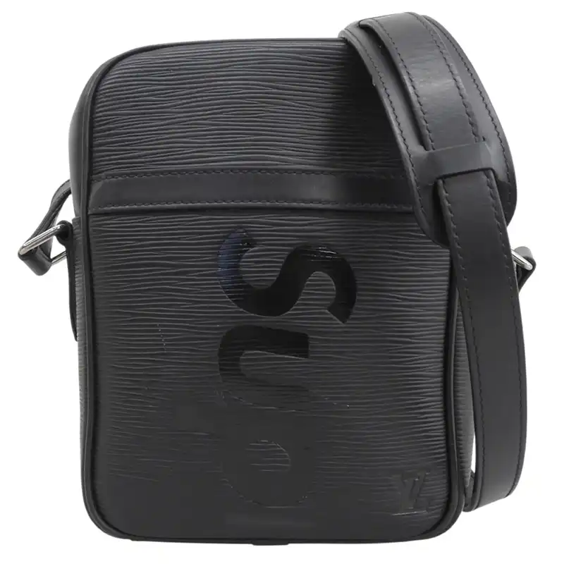 http://ルイヴィトン%20LOUIS%20VUITTON%20エピ%20ダヌープPM%20ショルダーバッグ%20ノワール%20M53431%20シュプリームコラボ%20中古%20LV2089