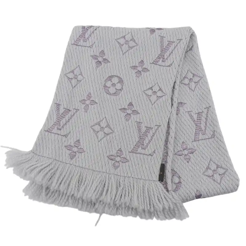 http://ルイヴィトン%20LOUIS%20VUITTON%20エシャルプロゴマニア%20マフラー%20ウール/シルク%20グレー/ライトパープル%20M73121%20中古%20LV2114