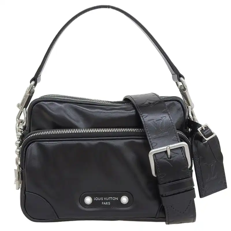 http://ルイヴィトン%20LOUIS%20VUITTON%20LVナイト%20ナイル%20ショルダーバッグ%20レザー%20ブラック%20M13987%20中古%20LV2138