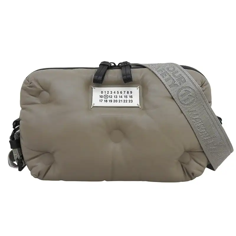http://メゾンマルジェラ%20Maison%20Margiela%20グラムスラム%20ショルダーバッグ%20レザー%20グレージュ%20S55WB0012%20中古%20OB2895