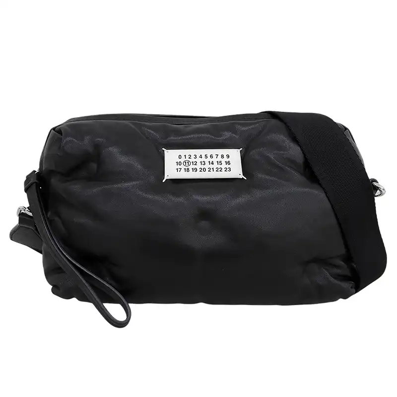 http://メゾンマルジェラ%20Maison%20Margiela%20グラムスラム%20ショルダーバッグ%20レザー%20ブラック%20SB1WB0006%20中古%20OB2896