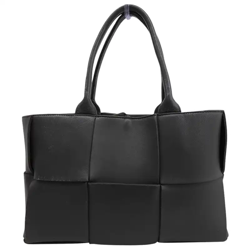 http://ボッテガヴェネタ%20BOTTEGA%20VENETA%20ザ%20アルコ%20マキシイントレチャート%20トートバッグ%20レザー%20ブラウン%20中古%20OB2936